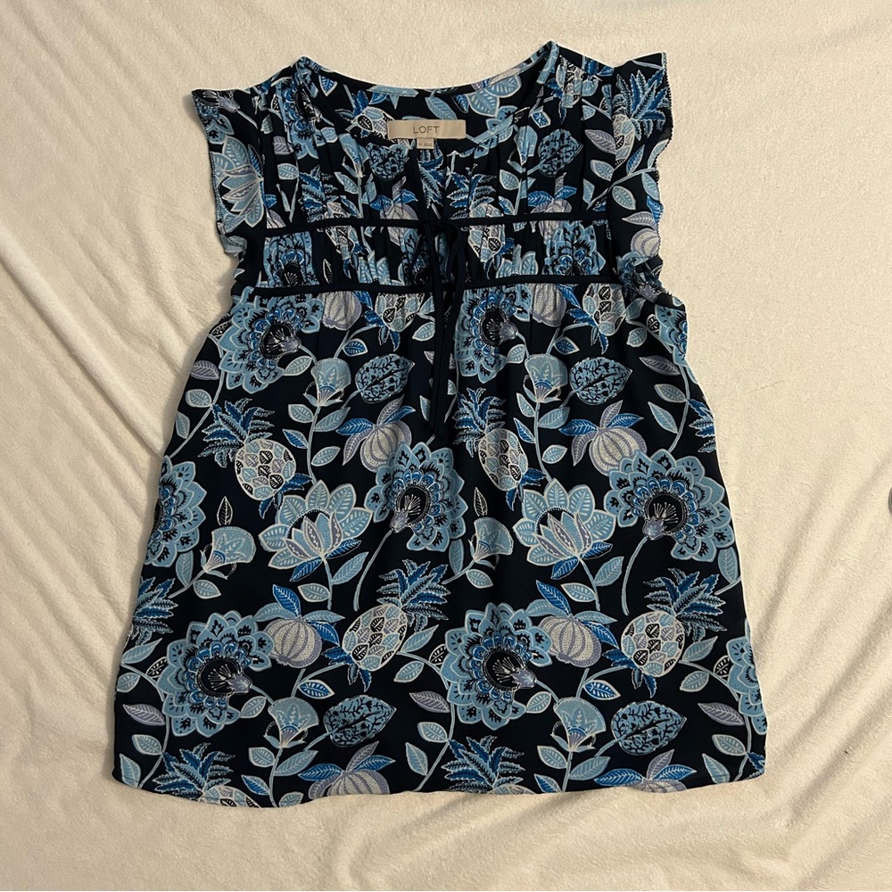 LOFT blue pineapple top